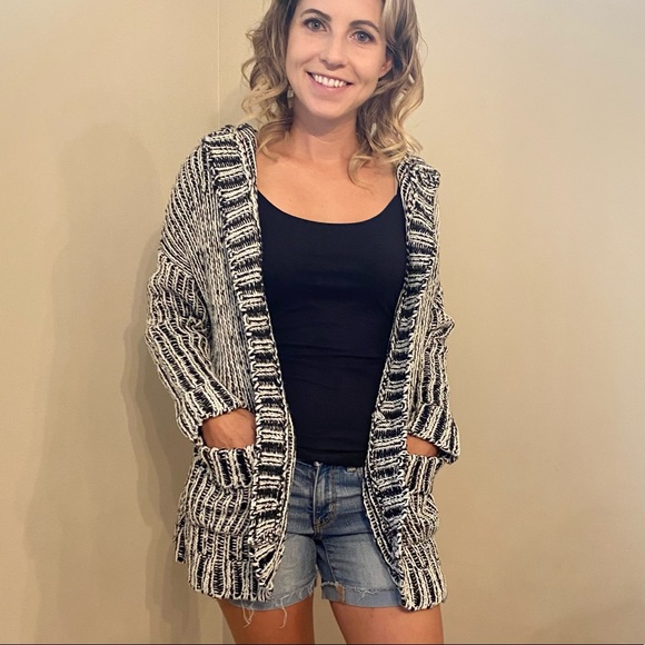 Love & Liberty Cute Animal Hooded Sweater - Picture 11 of 15